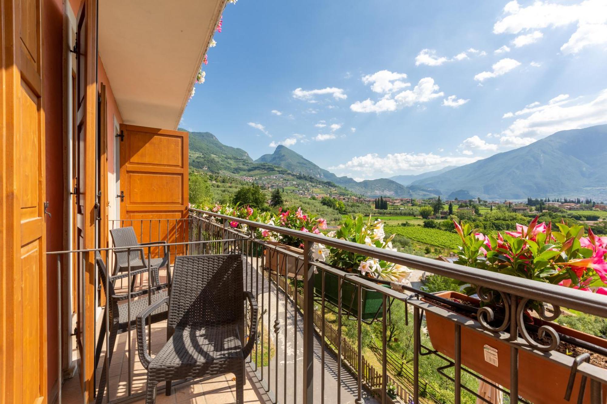 Agritur Eden Marone Villa Riva del Garda Luaran gambar