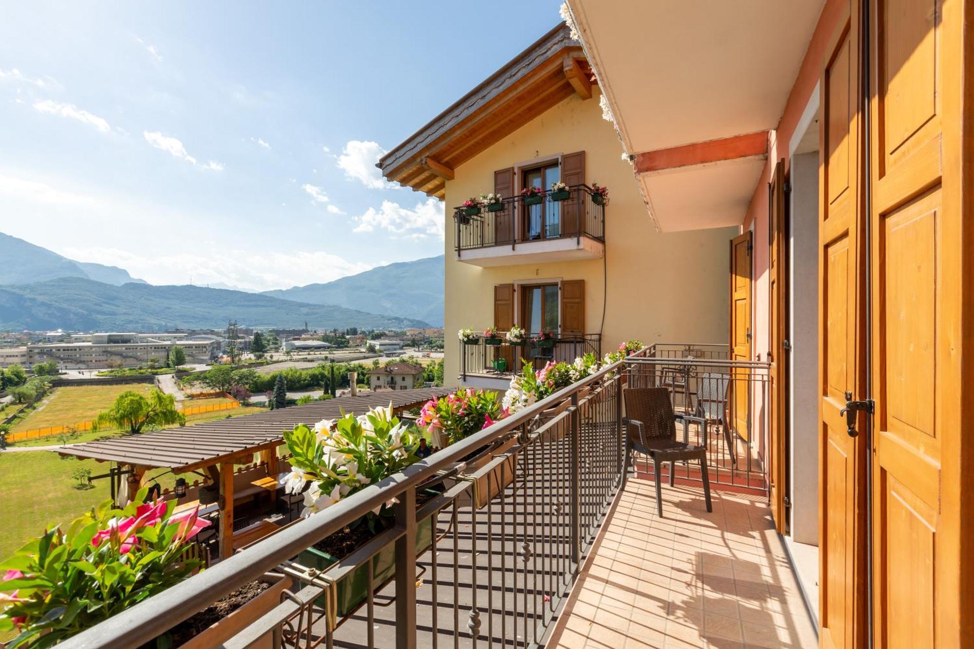 Agritur Eden Marone Villa Riva del Garda Luaran gambar